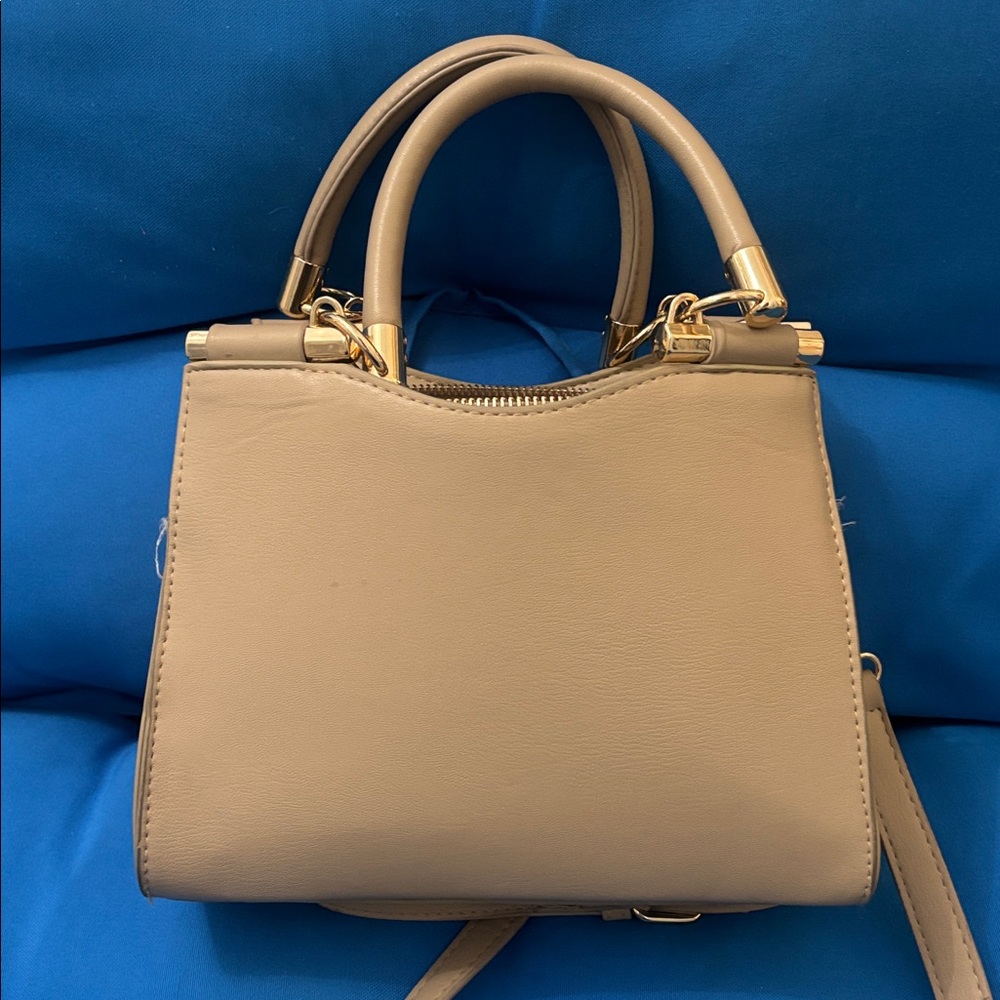 Bebe Los Angeles Purse Color Cream Gold Gently Used Shoulder Purse NWOTS - Picture 2 of 10